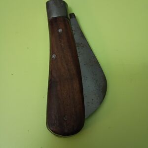 Classic Wooden Handle Folding Knife